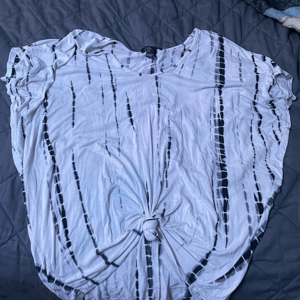 Forever 21 XL white and black